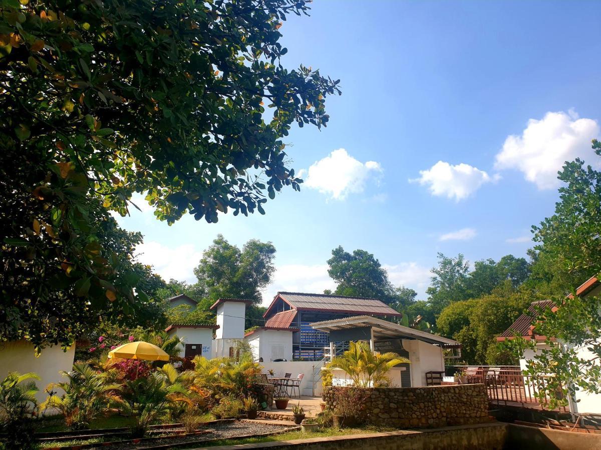 Bohemiaz Resort and Spa Kampot Bagian luar foto