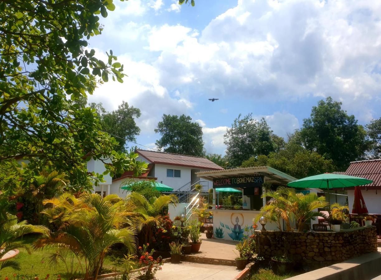 Bohemiaz Resort and Spa Kampot Bagian luar foto