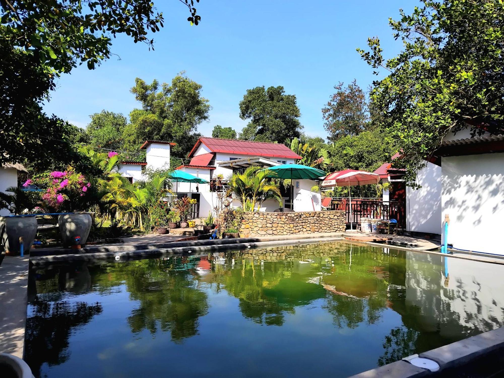 Bohemiaz Resort and Spa Kampot Bagian luar foto