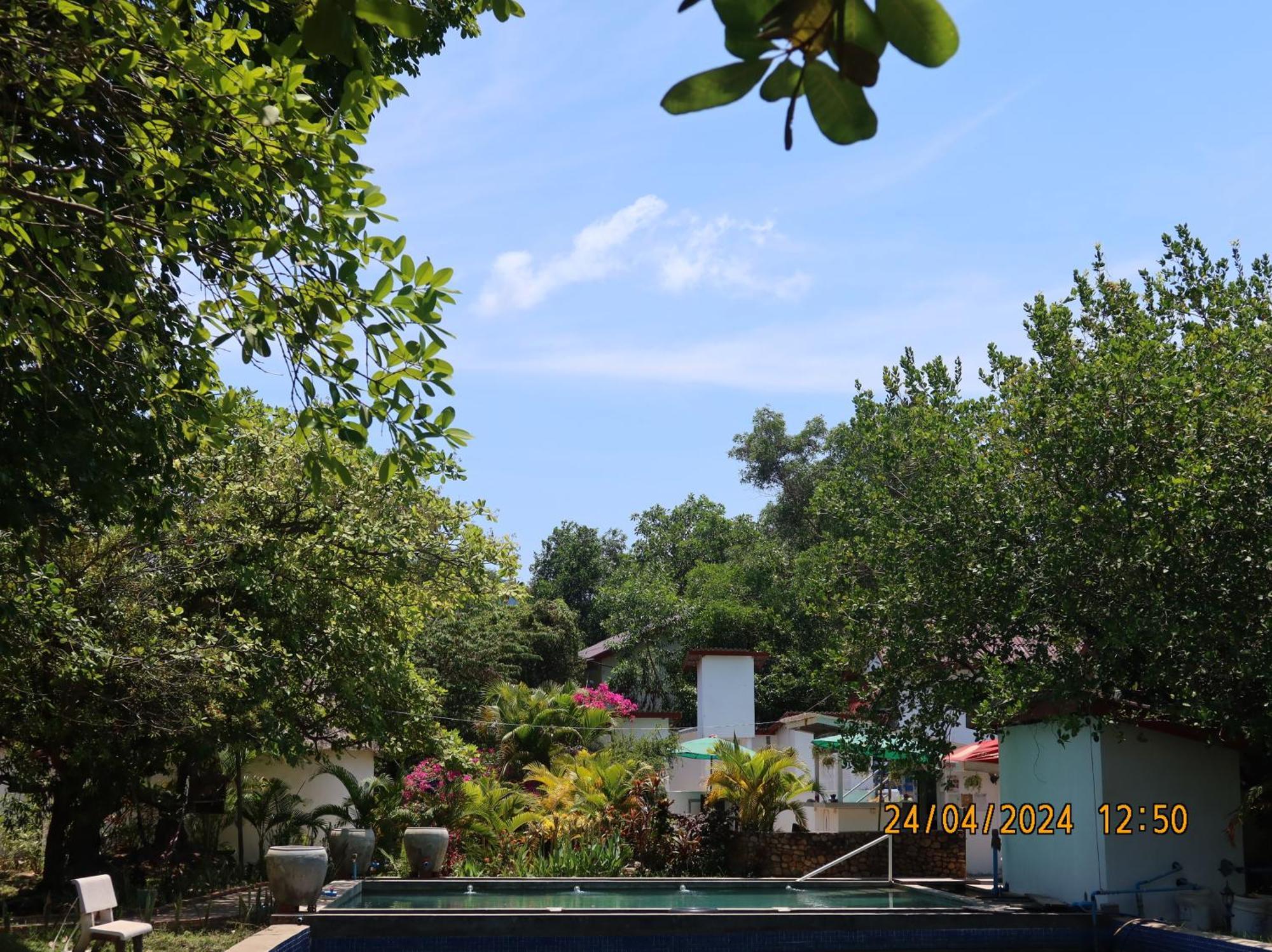Bohemiaz Resort and Spa Kampot Bagian luar foto