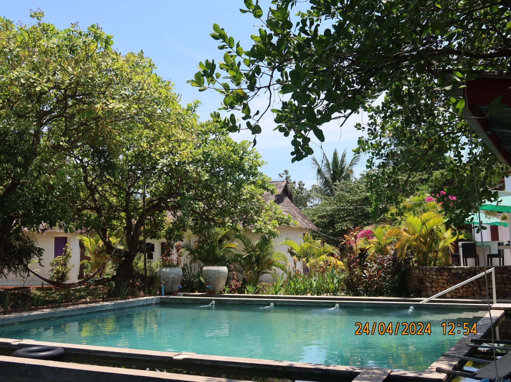 Bohemiaz Resort and Spa Kampot Bagian luar foto