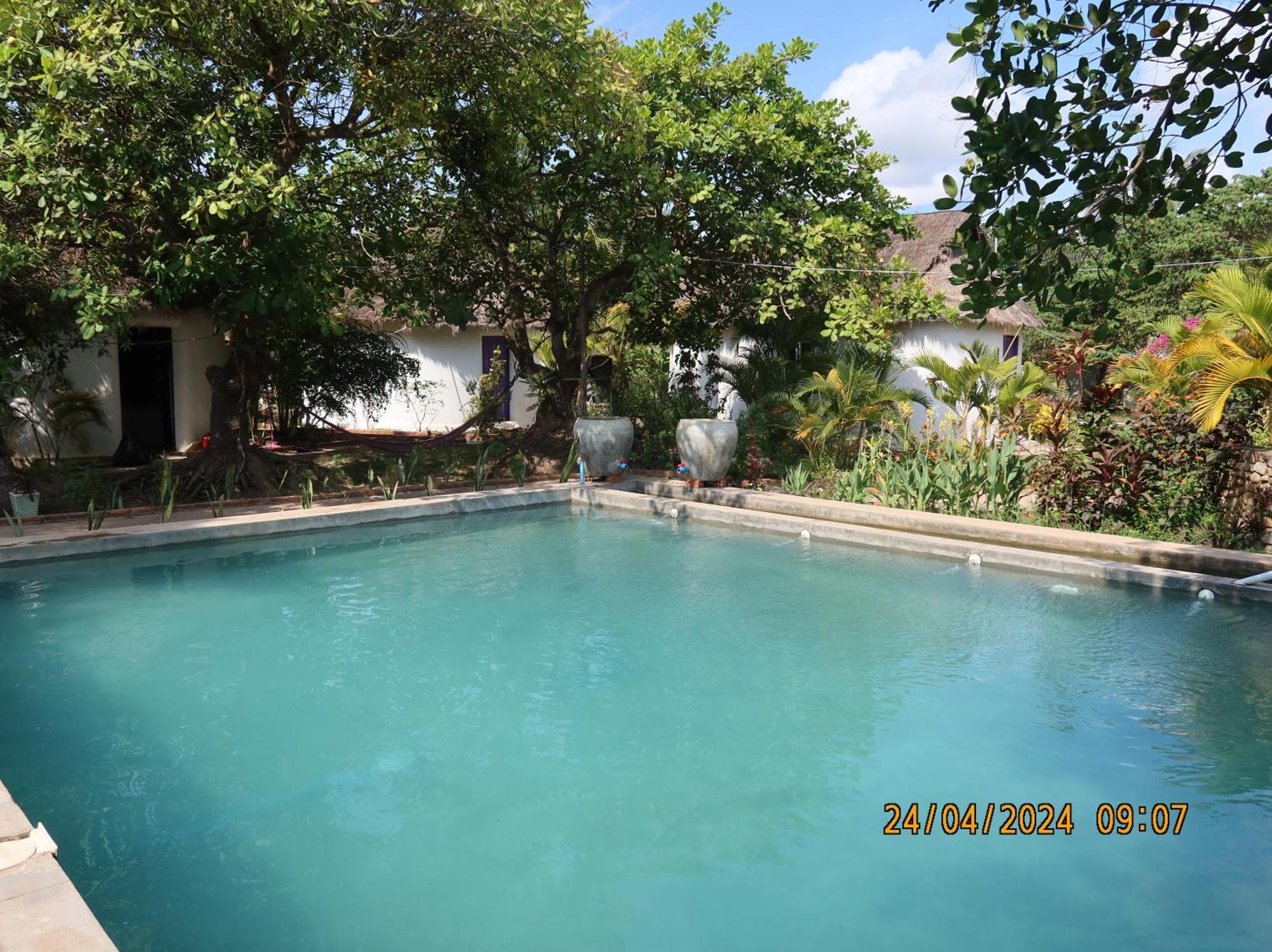 Bohemiaz Resort and Spa Kampot Bagian luar foto