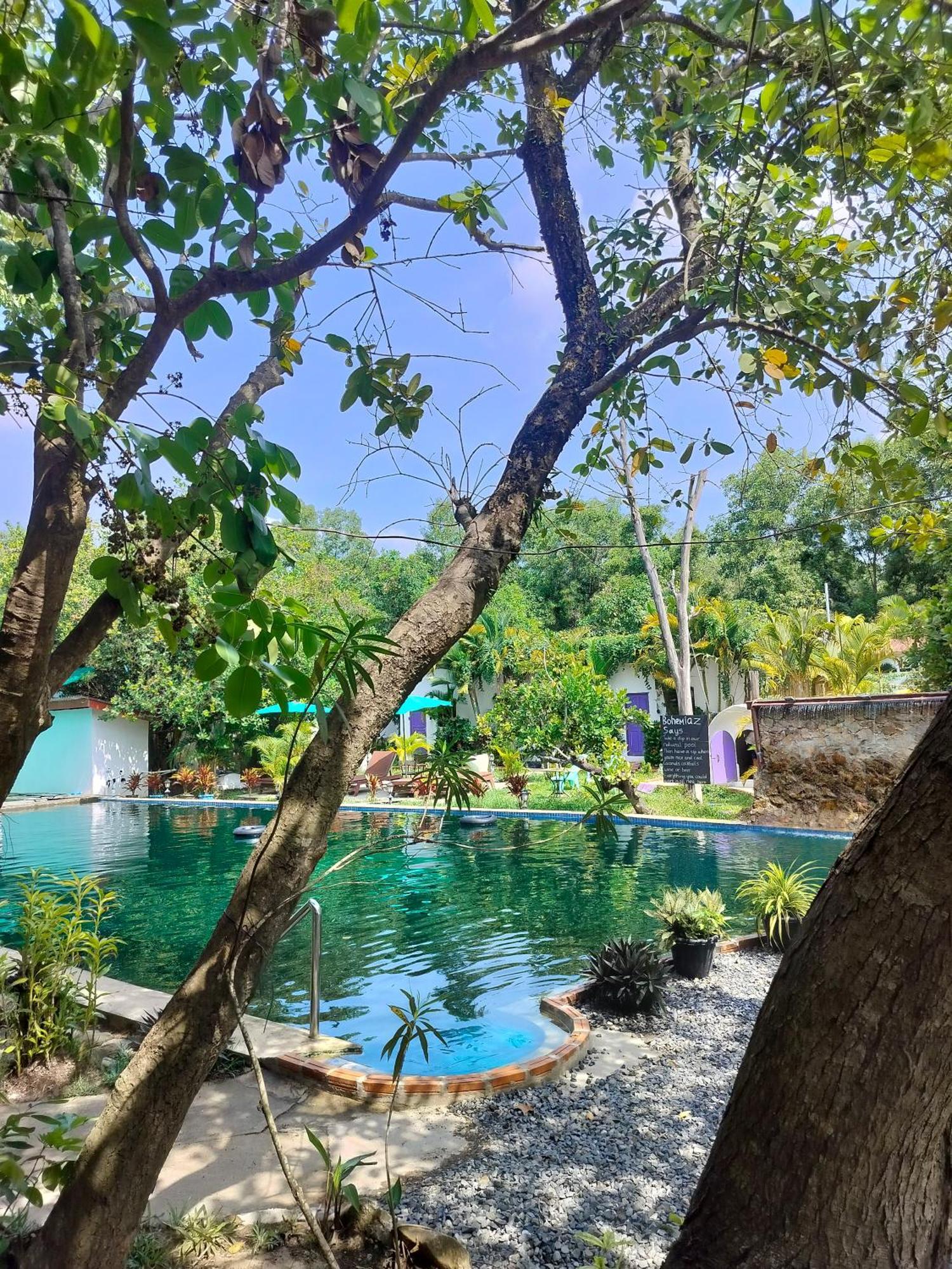 Bohemiaz Resort and Spa Kampot Bagian luar foto
